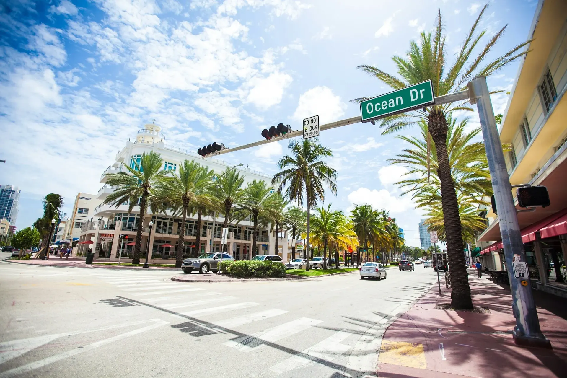 Miami Beach movers serving Ocean Drive and Collins Avenue